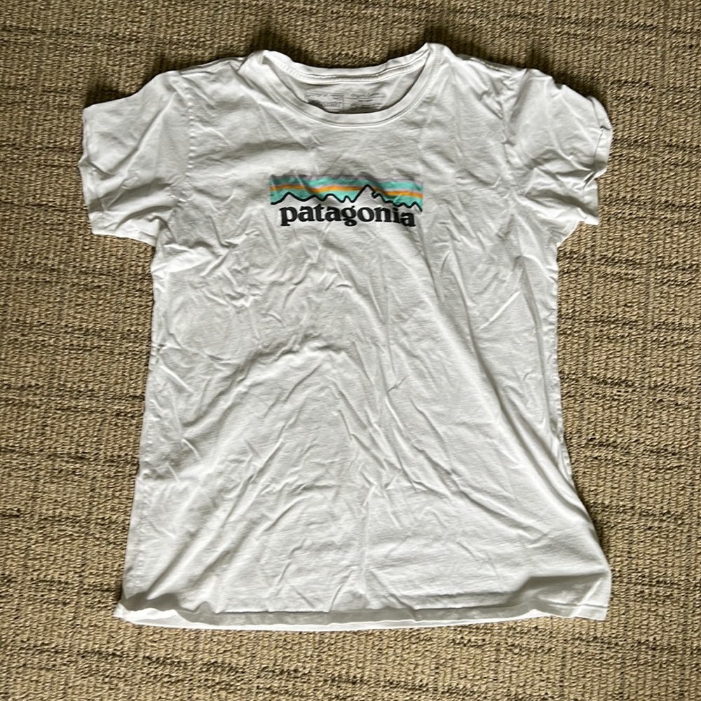Patagonia Women’s Large White Logo Tee Shirt